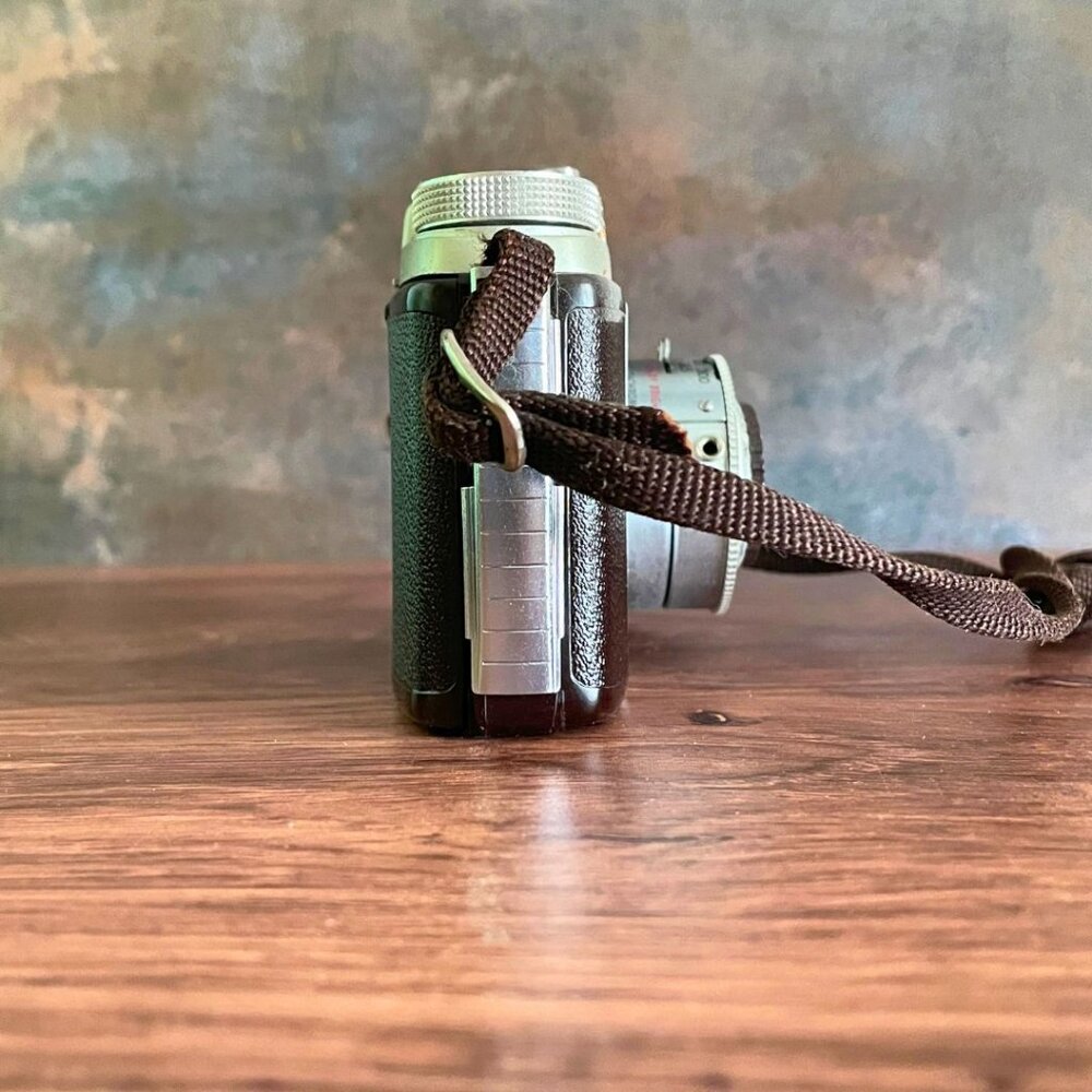 Vintage Kodak Pony 135 Camera with Leather Case (1950's) - Picture 10 of 16